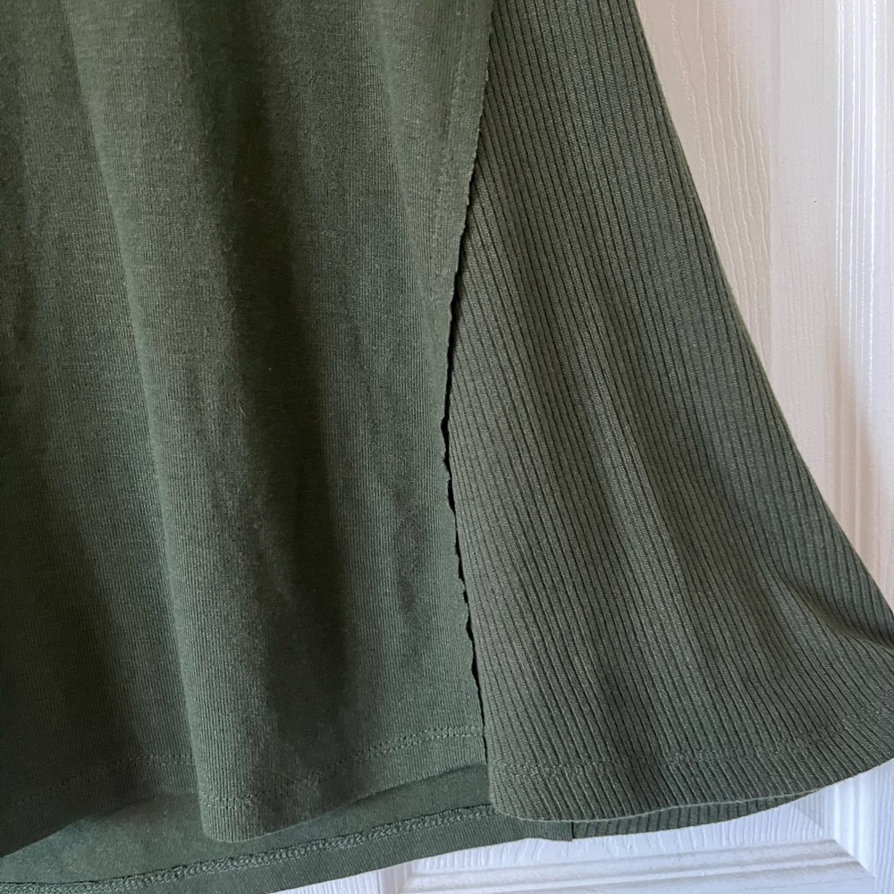 Chelsea & Theodore Green Women’s Top Tunic, V Neck, Short Sleeve Sz L/G - Picture 3 of 6